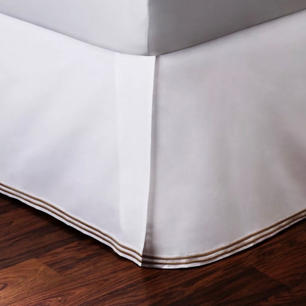 HUDSON PARK bedskirt Italian Linens 100% Cotton